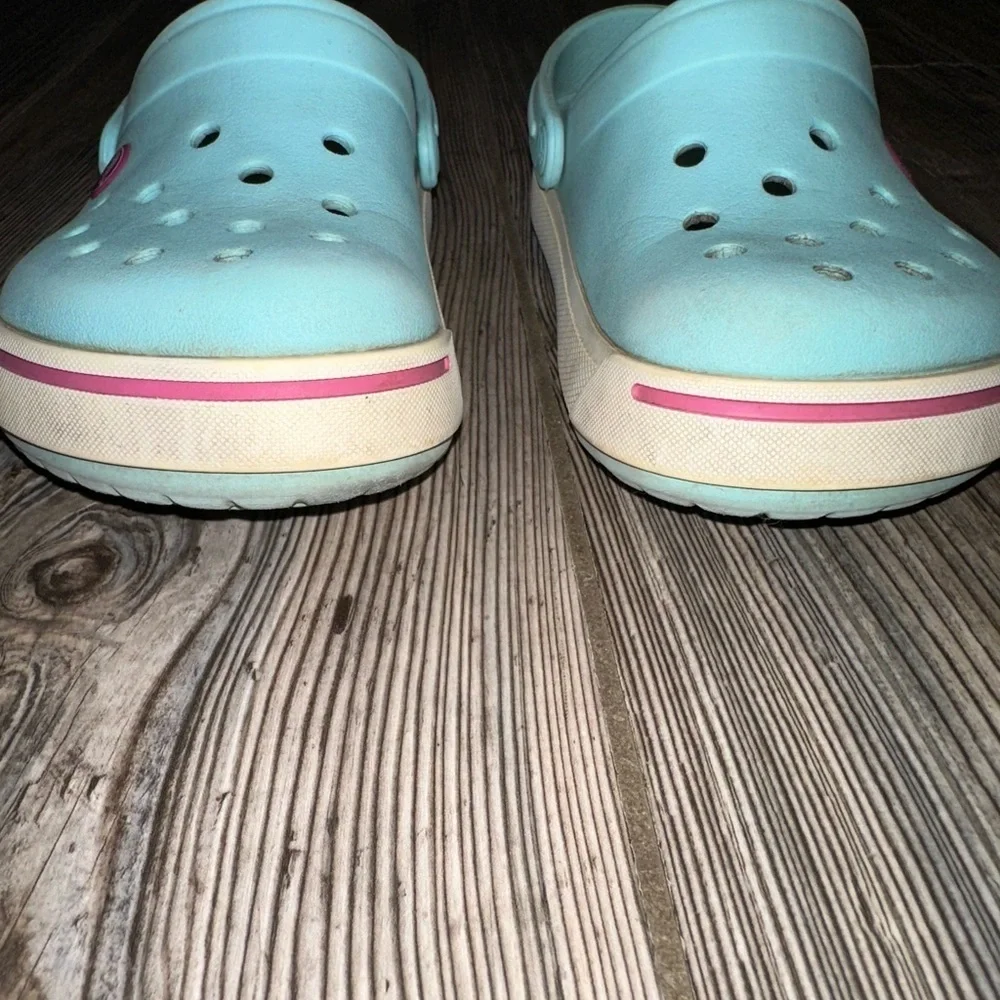 CROCS Blue and Pink Classic Clogs Water Shoes with Ventilation Size Junior 1